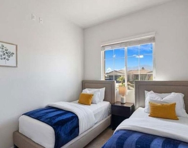 13762 Starlight Way - Photo Thumbnail 4
