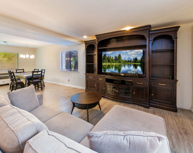 5848 Hazeltine Avenue - Photo Thumbnail 2