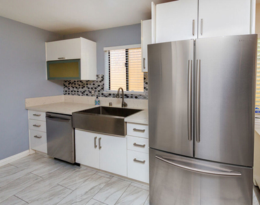 5848 Hazeltine Avenue - Photo Thumbnail 5