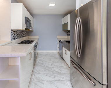 5848 Hazeltine Avenue - Photo Thumbnail 1