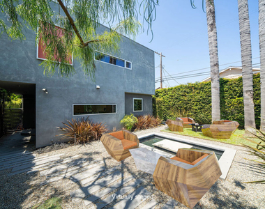 929 Dickson Street - Photo Thumbnail 2