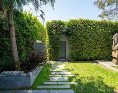 929 Dickson Street - Photo Thumbnail 29