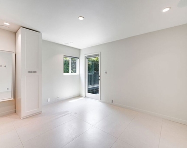 929 Dickson Street - Photo Thumbnail 24