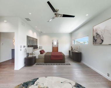 929 Dickson Street - Photo Thumbnail 13