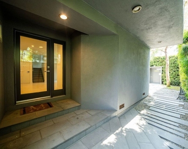 929 Dickson Street - Photo Thumbnail 4