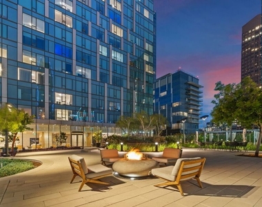 889 Francisco Street - Photo Thumbnail 32