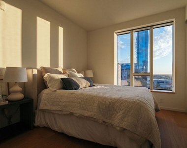 889 Francisco Street - Photo Thumbnail 10