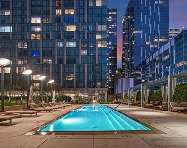 889 Francisco Street - Photo Thumbnail 28