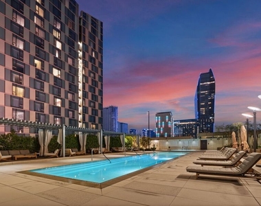 889 Francisco Street - Photo Thumbnail 29