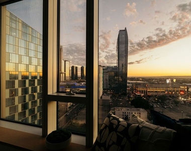 889 Francisco Street - Photo Thumbnail 1