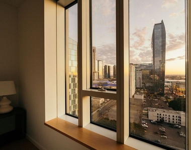 889 Francisco Street - Photo Thumbnail 12