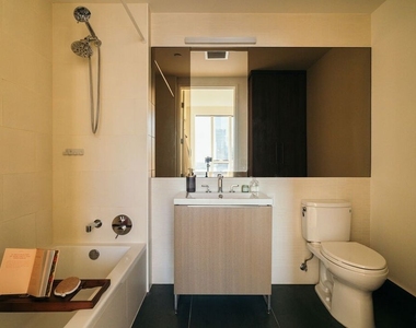 889 Francisco Street - Photo Thumbnail 13
