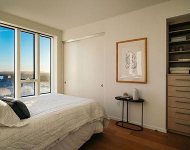 889 Francisco Street - Photo Thumbnail 9