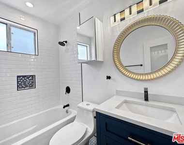 2841 S Sycamore Avenue - Photo Thumbnail 9