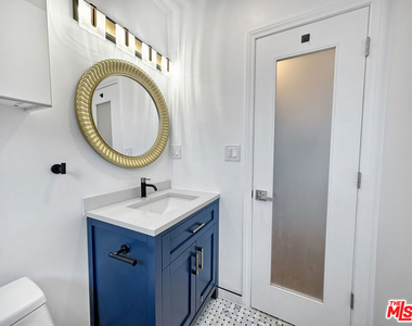 2841 S Sycamore Avenue - Photo Thumbnail 8