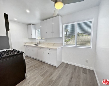 2841 S Sycamore Avenue - Photo Thumbnail 5