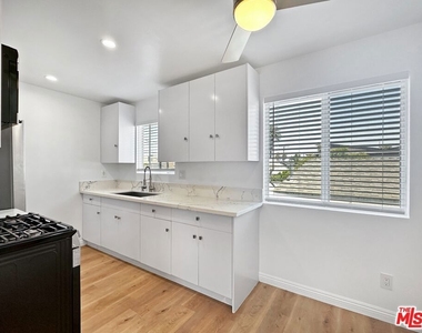 2841 S Sycamore Avenue - Photo Thumbnail 6