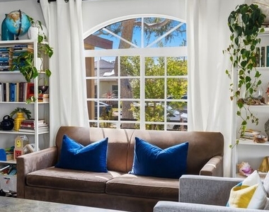10963 Lindblade St - Photo Thumbnail 12