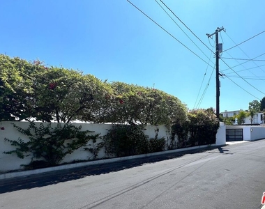 8376 Hollywood Boulevard - Photo Thumbnail 56