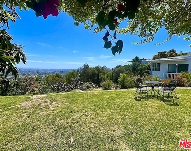 8376 Hollywood Boulevard - Photo Thumbnail 5