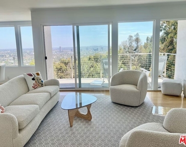 8376 Hollywood Boulevard - Photo Thumbnail 7
