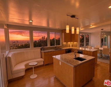 8376 Hollywood Boulevard - Photo Thumbnail 50