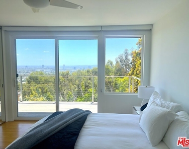 8376 Hollywood Boulevard - Photo Thumbnail 32