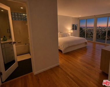 8376 Hollywood Boulevard - Photo Thumbnail 27