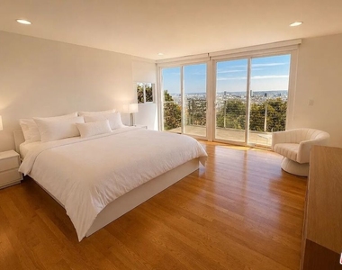 8376 Hollywood Boulevard - Photo Thumbnail 22