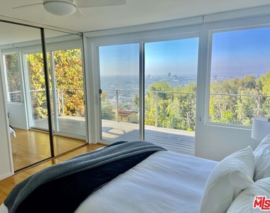 8376 Hollywood Boulevard - Photo Thumbnail 33