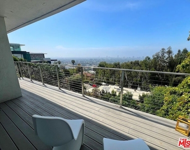 8376 Hollywood Boulevard - Photo Thumbnail 8