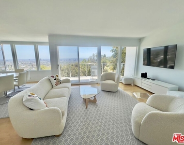 8376 Hollywood Boulevard - Photo Thumbnail 11
