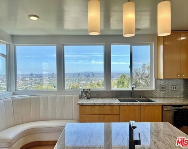 8376 Hollywood Boulevard - Photo Thumbnail 16