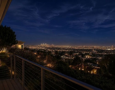 8376 Hollywood Boulevard - Photo Thumbnail 27