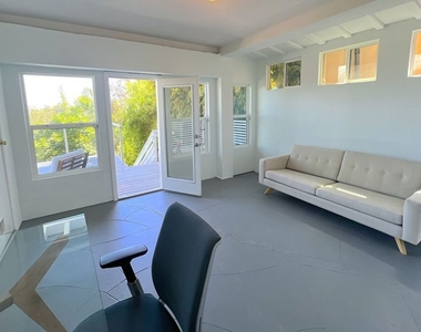 8376 Hollywood Boulevard - Photo Thumbnail 42