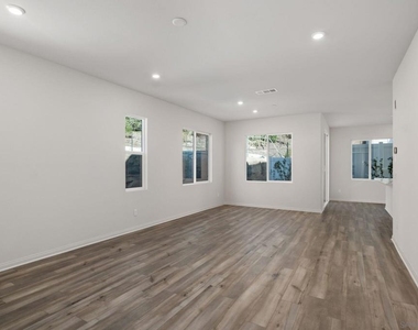 1523 Wingwood - Photo Thumbnail 8