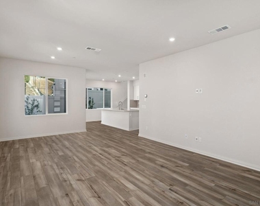 1523 Wingwood - Photo Thumbnail 7