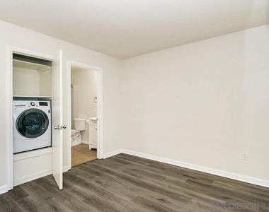 1350 N Escondido Blvd - Photo Thumbnail 5