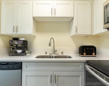 1350 N Escondido Blvd - Photo Thumbnail 4