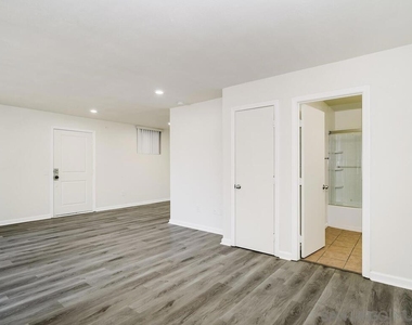 1350 N Escondido Blvd - Photo Thumbnail 8