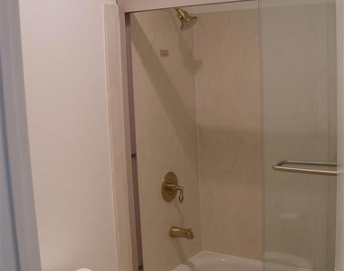 4082 Mahaila Avenue - Photo Thumbnail 7