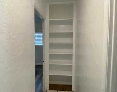 950 E Washington Ave - Photo Thumbnail 6