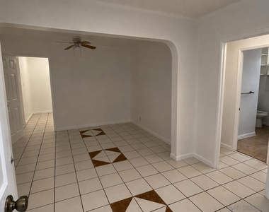 950 E Washington Ave - Photo Thumbnail 3
