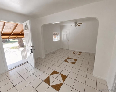950 E Washington Ave - Photo Thumbnail 2