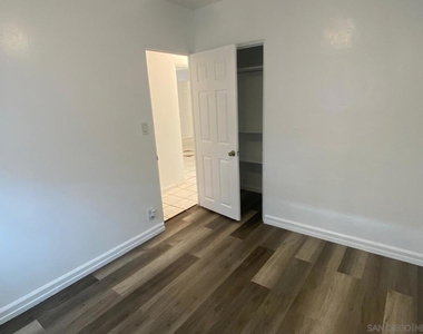 950 E Washington Ave - Photo Thumbnail 7