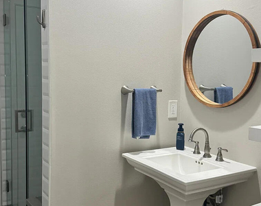5033 Island View Street - Photo Thumbnail 4