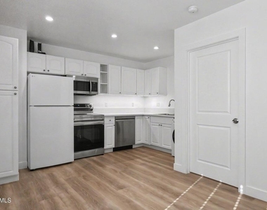 545 Shenandoah Street - Photo Thumbnail 3