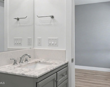 545 Shenandoah Street - Photo Thumbnail 13