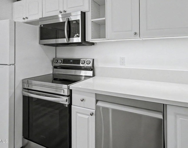 545 Shenandoah Street - Photo Thumbnail 5