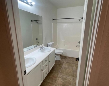 80085 Peak Forest Drive - Photo Thumbnail 8